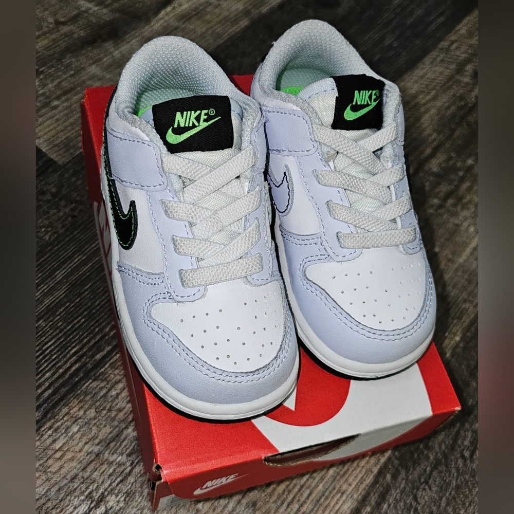 Nike Dunk LowWhite/Football Grey/Green Strike/BlackSize 6CStyle FB9107-107 - Picture 2 of 13